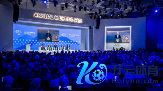 当地时刻23日，特朗普在达沃斯举行的全国经济论坛2025年年会发表视频话语 图源：外媒